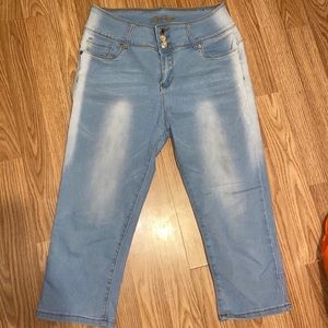 Bamboo Light Blue Wash Capri 👖